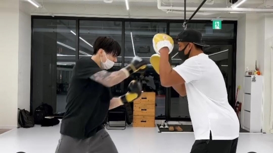 Keren Banget, Intip Momen Jungkook BTS Latihan Tinju
