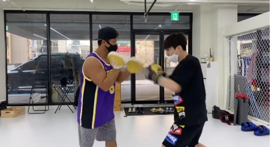Keren Banget, Intip Momen Jungkook BTS Latihan Tinju