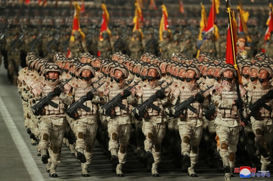 Kemeriahan Parade Militer Malam Hari di Korea Utara