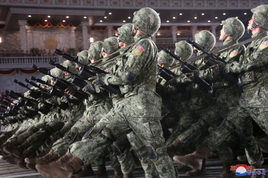 Kemeriahan Parade Militer Malam Hari di Korea Utara