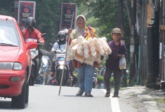 Sekelumit Perjuangan Ibu Penyandang Tunanetra Mencari Nafkah di Jalanan