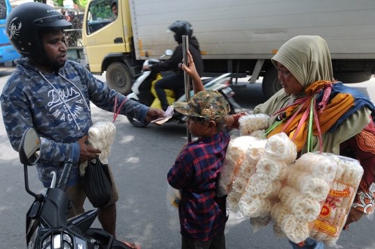 Sekelumit Perjuangan Ibu Penyandang Tunanetra Mencari Nafkah di Jalanan