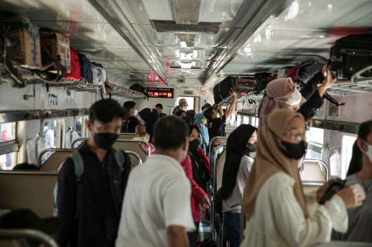 Suasana Stasiun Senen yang Mulai Dipadati Pemudik