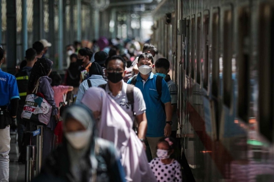 Suasana Stasiun Senen yang Mulai Dipadati Pemudik