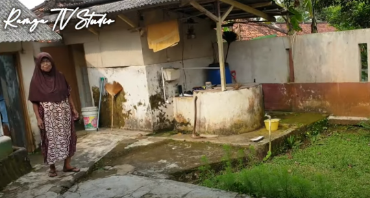 Potret Rumah Masa Kecil Almarhum Deddy Dores Halamannya Luas dan Asri