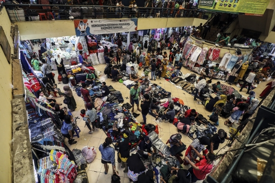 Suasana Pasar Cipulir Ramai Pengunjung Jelang Lebaran