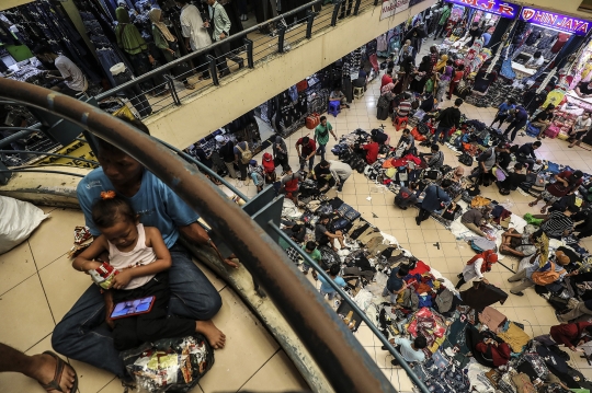 Suasana Pasar Cipulir Ramai Pengunjung Jelang Lebaran