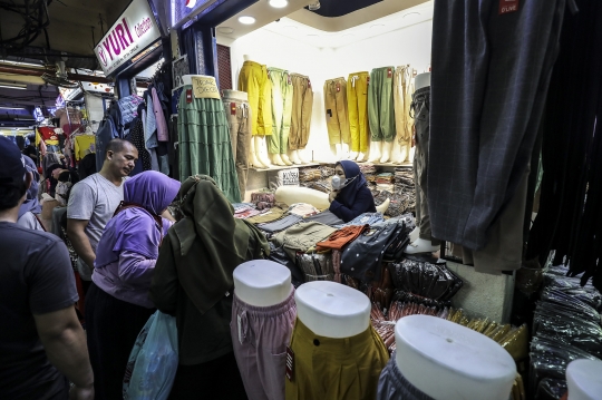 Suasana Pasar Cipulir Ramai Pengunjung Jelang Lebaran