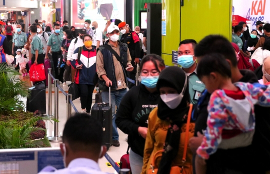 Pemudik Mulai Padati Stasiun Gambir