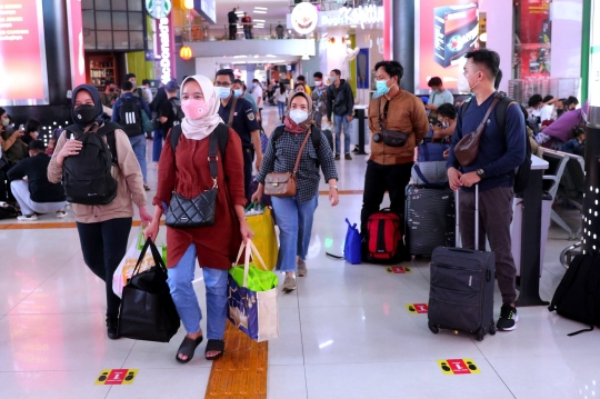 Pemudik Mulai Padati Stasiun Gambir