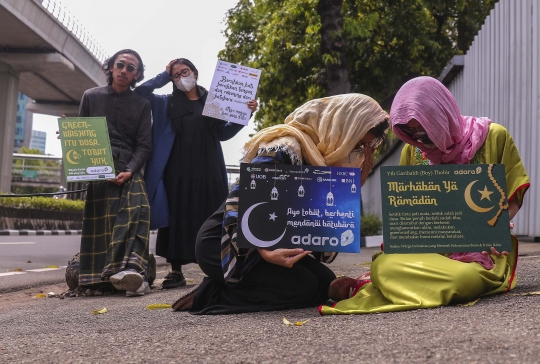 Aksi Aktivis Demo Tolak Batu Bara di Kantor PT Andaro Energy Indonesia