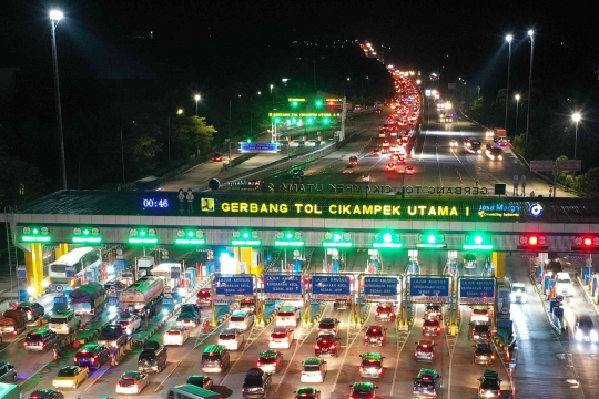 Kurangi Kepadatan, Contra Flow Diberlakukan di Ruas Tol Jakarta-Cikampek