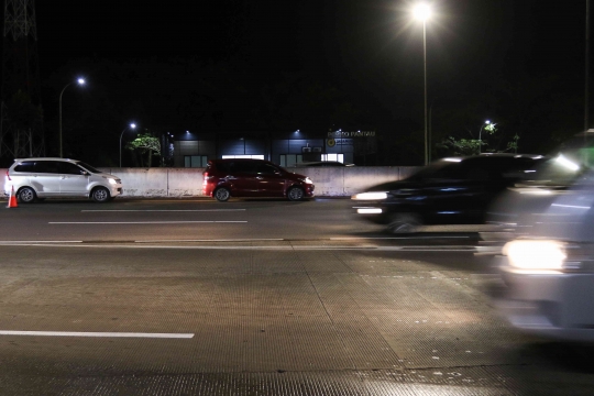 Kurangi Kepadatan, Contra Flow Diberlakukan di Ruas Tol Jakarta-Cikampek