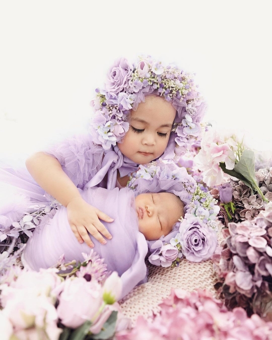 5 Potret Newborn Photoshoot Baby Kamya Anak Kedua Fitri Tropica, Lucu Banget!