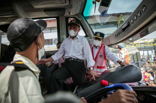 Menko PMK dan Menteri Perhubungan Lepas Mudik Gratis di Terminal Jatijajar