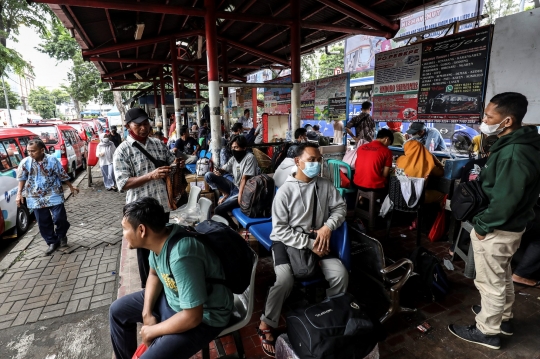 Suasana Terminal Bus Grogol Mulai Dipadati Pemudik