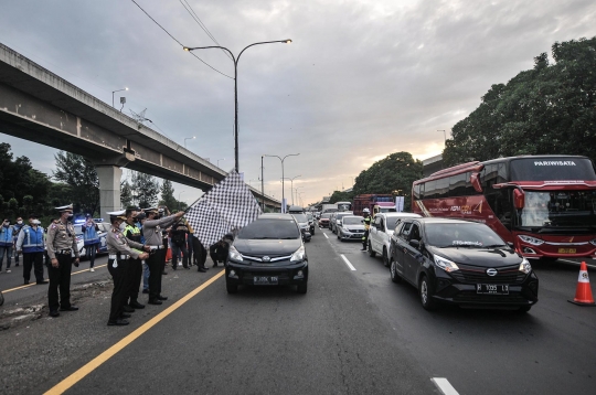 Sistem One Way di Tol Jakarta-Cikampek Mulai Diberlakukan