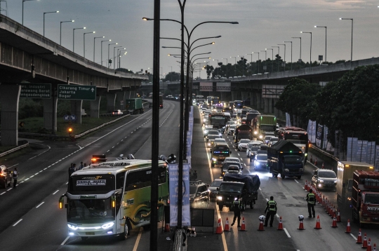 Sistem One Way di Tol Jakarta-Cikampek Mulai Diberlakukan