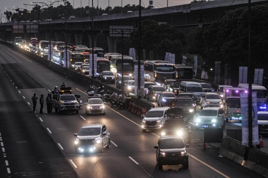 Sistem One Way di Tol Jakarta-Cikampek Mulai Diberlakukan