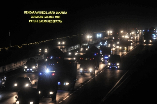 One Way Diberlakukan, Arus Tol Jakarta-Cikampek Ramai Lancar