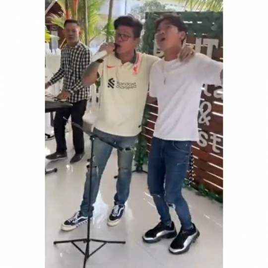 Andika Kangen Band Damai dengan Tri Suaka, Ini Potret Akrab Lagi Nyanyi Bareng