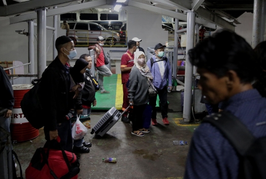 Pemudik Pejalan Kaki di Pelabuhan Merak Meningkat