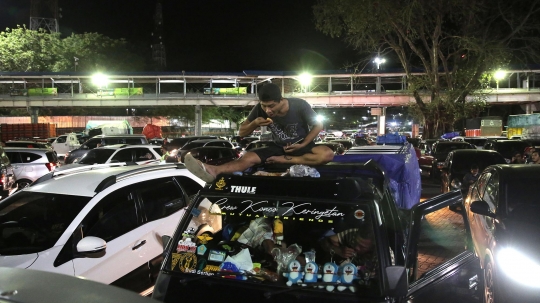 Ribuan Kendaraan Pemudik Menumpuk di Pelabuhan Merak