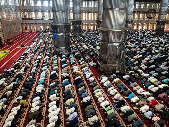 Salat Jumat Terakhir Ramadan di Masjid Istiqlal