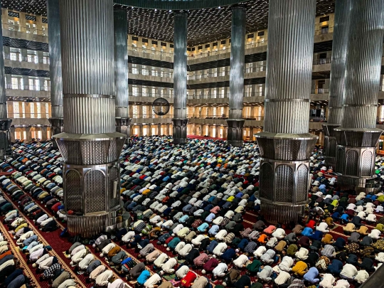 Salat Jumat Terakhir Ramadan di Masjid Istiqlal