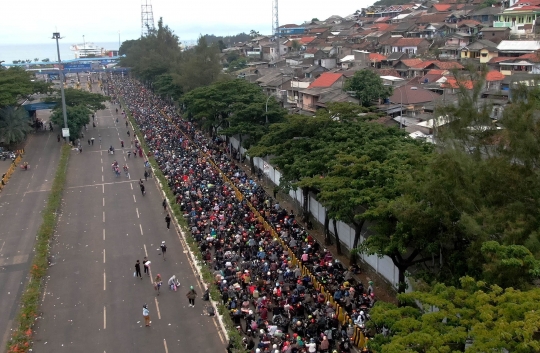 Penampakan Antrean Pemudik Motor Mengular di Pelabuhan Merak