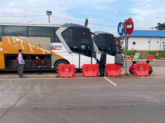 Imbas One Way, Pengendara Arah Jakarta Menunggu Berjam-jam