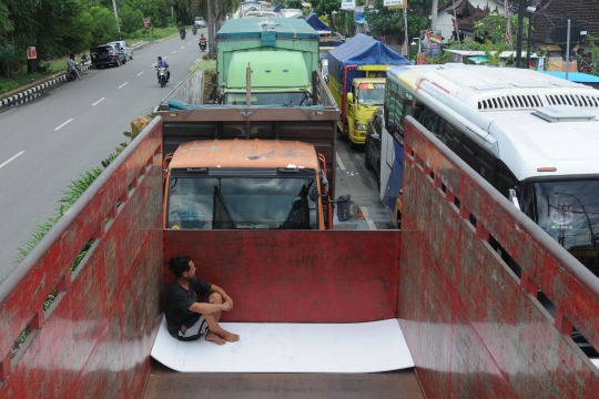 H-2 Lebaran, Pelabuhan Gilimanuk Bali Terus Dipadati Pemudik hingga Sore Hari