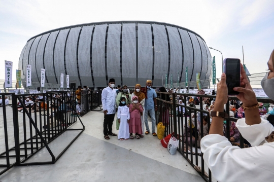Jemaah Salat Idulfitri Padati Jakarta Internasional Stadium