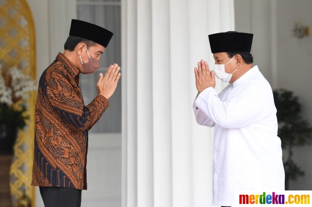 Presiden Jokowi saat silaturahmi dengan Menhan Prabowo Subianto. Usai silaturahmi dengan Wapres Ma'ruf Amin, Presiden Joko Widodo dan Ibu Iriana kembali bersilaturahmi pada momen hari pertama Idulfitri 1443 Hijriah, Senin (2/5/2022). 