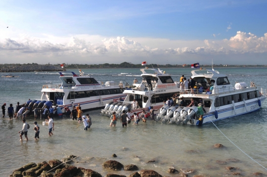Libur Lebaran, Wisatawan Antre Menuju Kawasan Nusa Penida