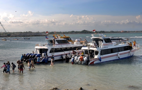 Libur Lebaran, Wisatawan Antre Menuju Kawasan Nusa Penida