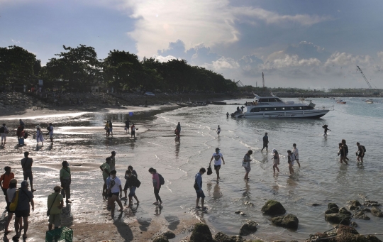 Libur Lebaran, Wisatawan Antre Menuju Kawasan Nusa Penida