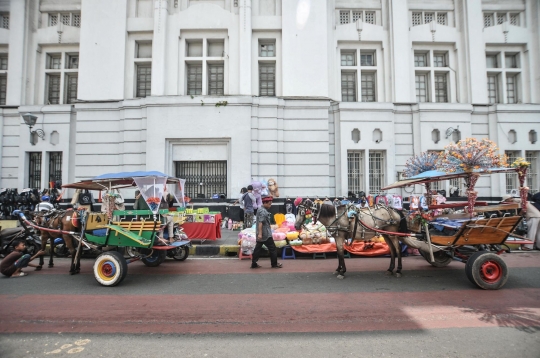 Ribuan Wisatawan Padati Kawasan Kota Tua