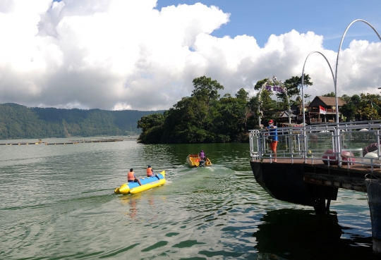 Menikmati Wisata Air Panas di Pinggir Danau Batur