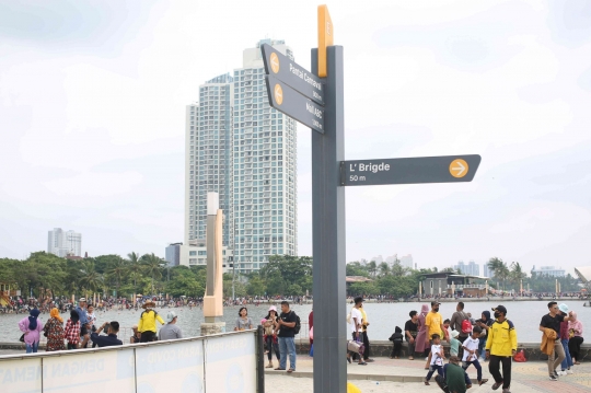 Ramainya Pantai Ancol Saat Libur Lebaran