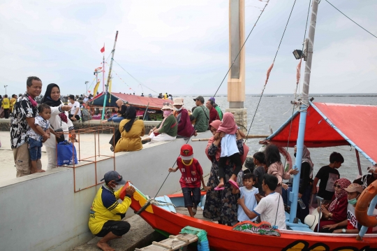 Ramainya Pantai Ancol Saat Libur Lebaran