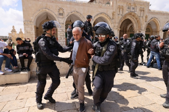 Bentrokan di Komplek Masjid Al-Aqsa Kembali Pecah