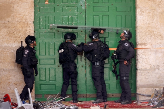 Bentrokan di Komplek Masjid Al-Aqsa Kembali Pecah