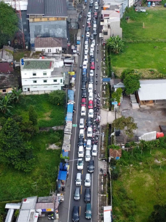 Kepadatan Jalan Raya Puncak Bogor di H+3 Lebaran