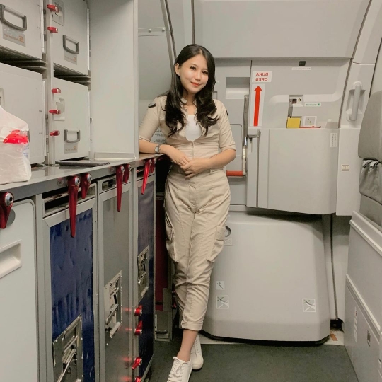 Ini Sosok Pramugari Baik Minta Ampun ke Penumpang, Cantik dan Ayu Banget
