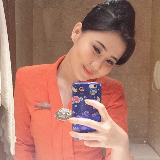 Ini Sosok Pramugari Baik Minta Ampun ke Penumpang, Cantik dan Ayu Banget
