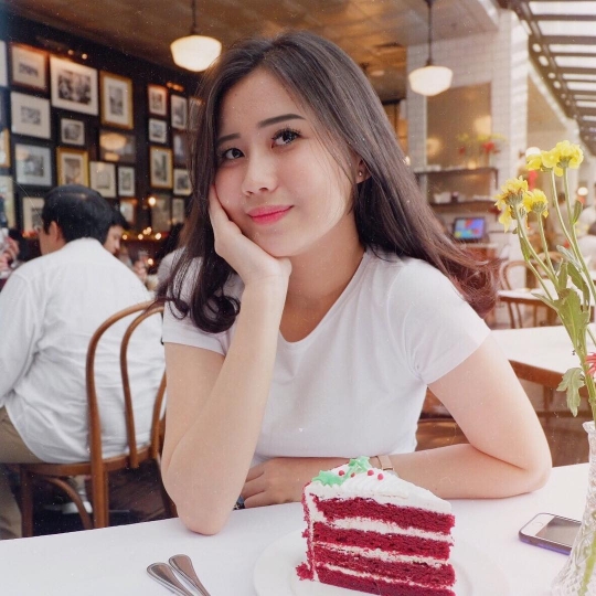 Ini Sosok Pramugari Baik Minta Ampun ke Penumpang, Cantik dan Ayu Banget