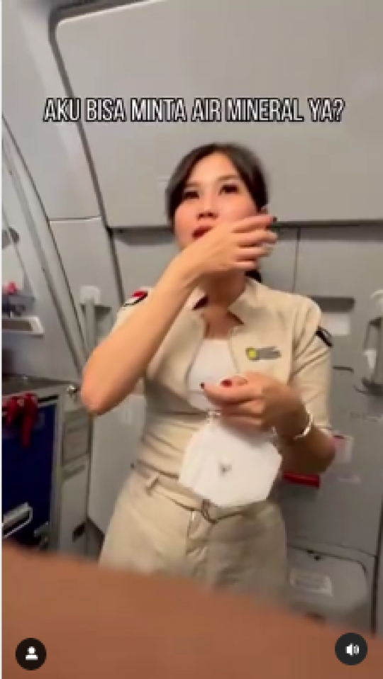 Ini Sosok Pramugari Baik Minta Ampun ke Penumpang, Cantik dan Ayu Banget