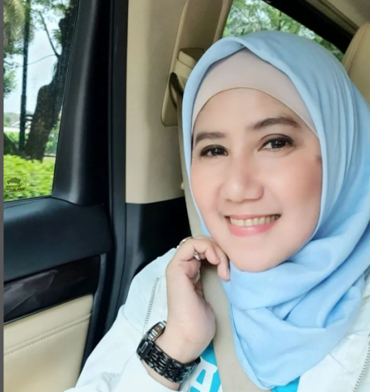 Intip Potret Terbaru Ine Sinthya 'Manis Manja Grup', Cantik dan Awet Muda