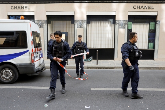 Suasana Toko Chanel di Paris Seusai Diserang Perampok Bersenjata